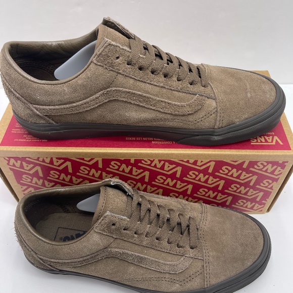 Vans WMNS Taupe Suede Sneakers Old Skool
Suede Mix Teak
VNOA2Z422PR - Picture 2 of 16